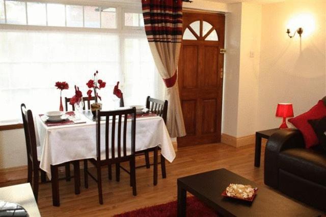 Robertsbridge Retreat At Cornhill Self Catering Apartments Oda fotoğraf